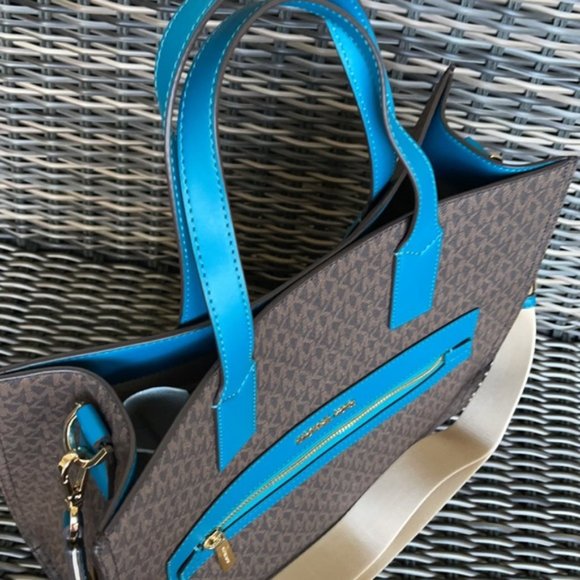 Michael Kors Kenly Large Tote - Picture 6 of 15